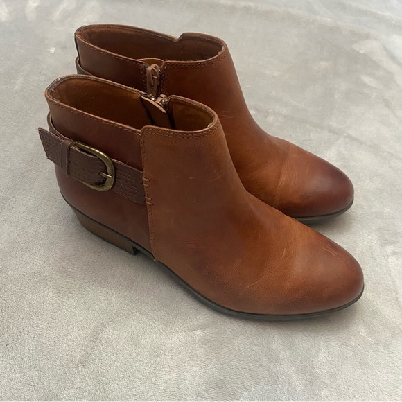 Clarks Addiy Kara Brown Leather Almond Toe Buckle Ankle Boots - Picture 8 of 8